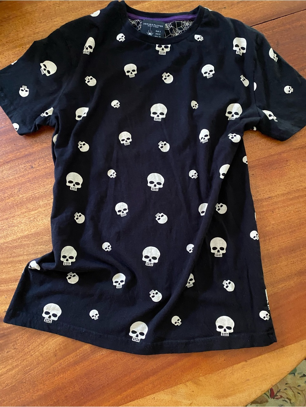 Denim & Flower Black Short-Sleeve Tee with White Skull Print